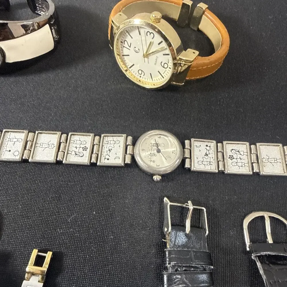 (A10) Bulk Lot 25 Watches Vintage And Modern New Batteries Fossil/Relic/Timex